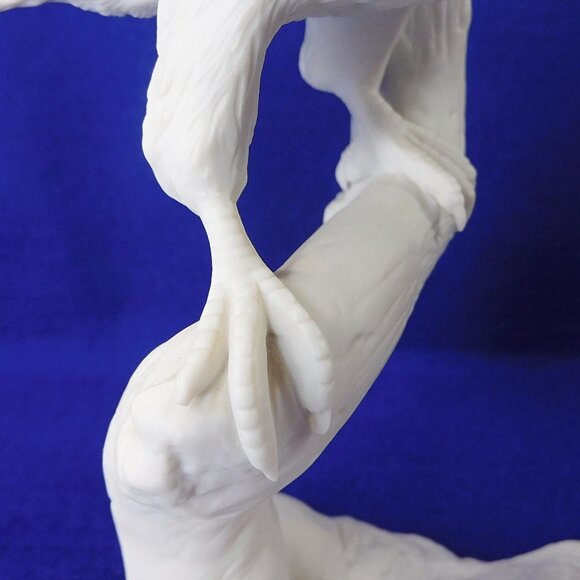 Silent Hunter Figurine Hawk Falcon on Branch Jonathan Bronson Franklin Porcelain - Picture 7 of 9